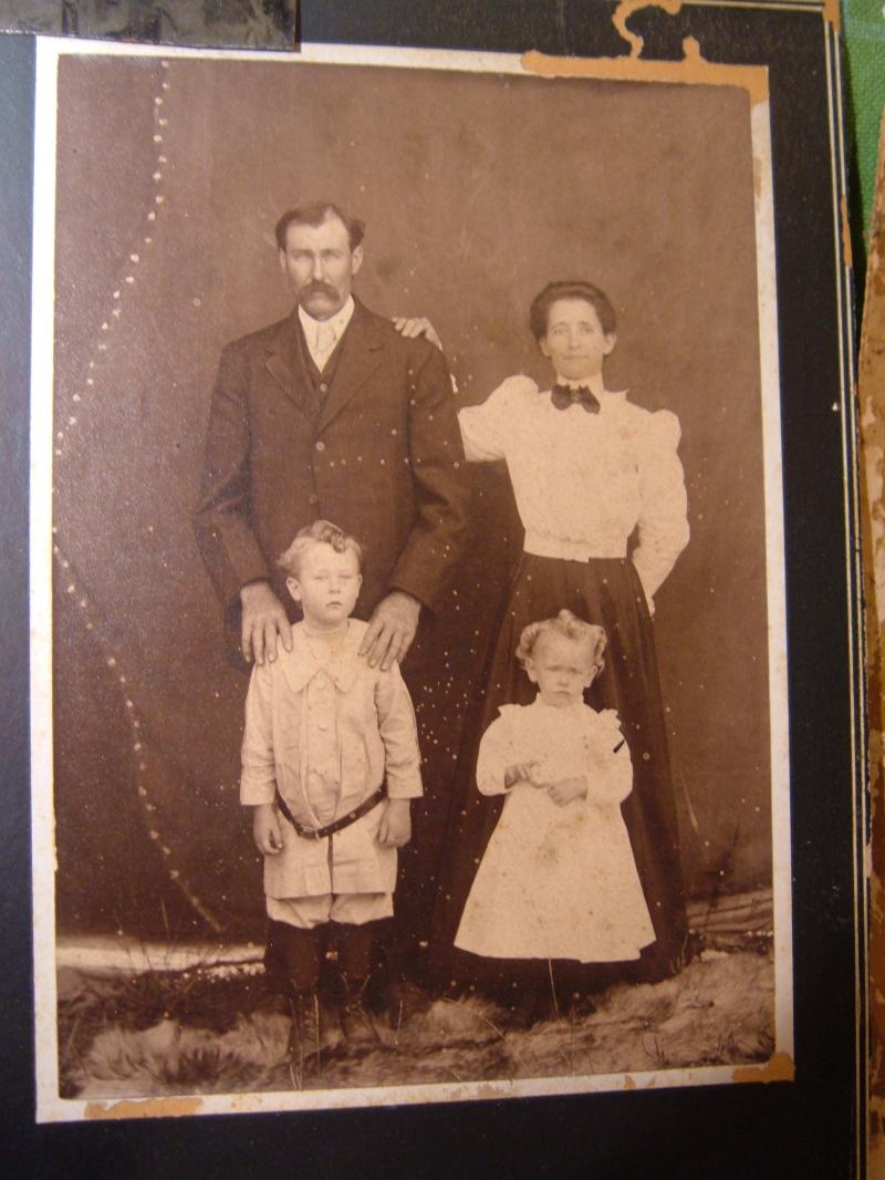 William Jeremiah Bridges and family - circa 1909